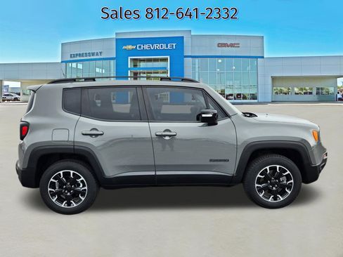 Used 2023 Jeep Renegade Latitude image 8