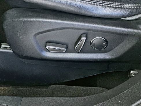Used 2017 Ford Explorer XLT w/ Equipment Group 202A FWD image 23
