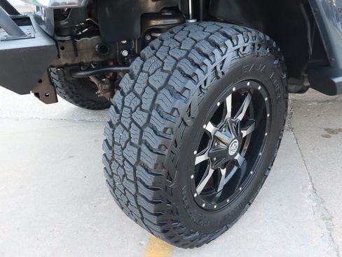 Used 2016 Jeep Wrangler Unlimited Sahara w/ Connectivity Group AWD/4WD image 19