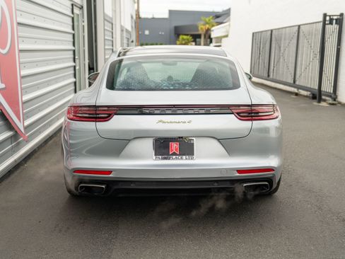 Used 2018 Porsche Panamera 4 image 44