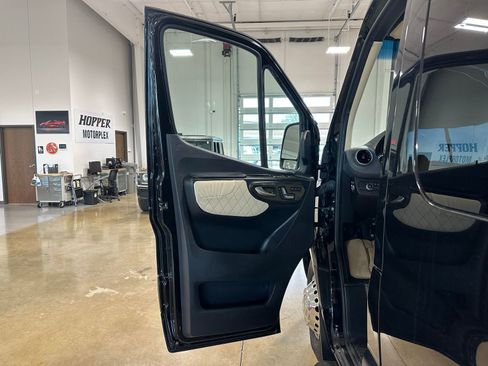 Used 2022 Mercedes-Benz Sprinter 3500 image 10