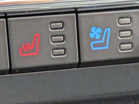 Certified 2026 Ford F250 Lariat w/ Black Appearance Package image 24