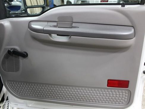 Used 2000 Ford F350 4x4 Regular Cab DRW Super Duty image 18