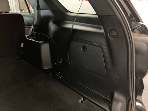 Used 2018 Ford Explorer XLT w/ Equipment Group 201A AWD/4WD image 36