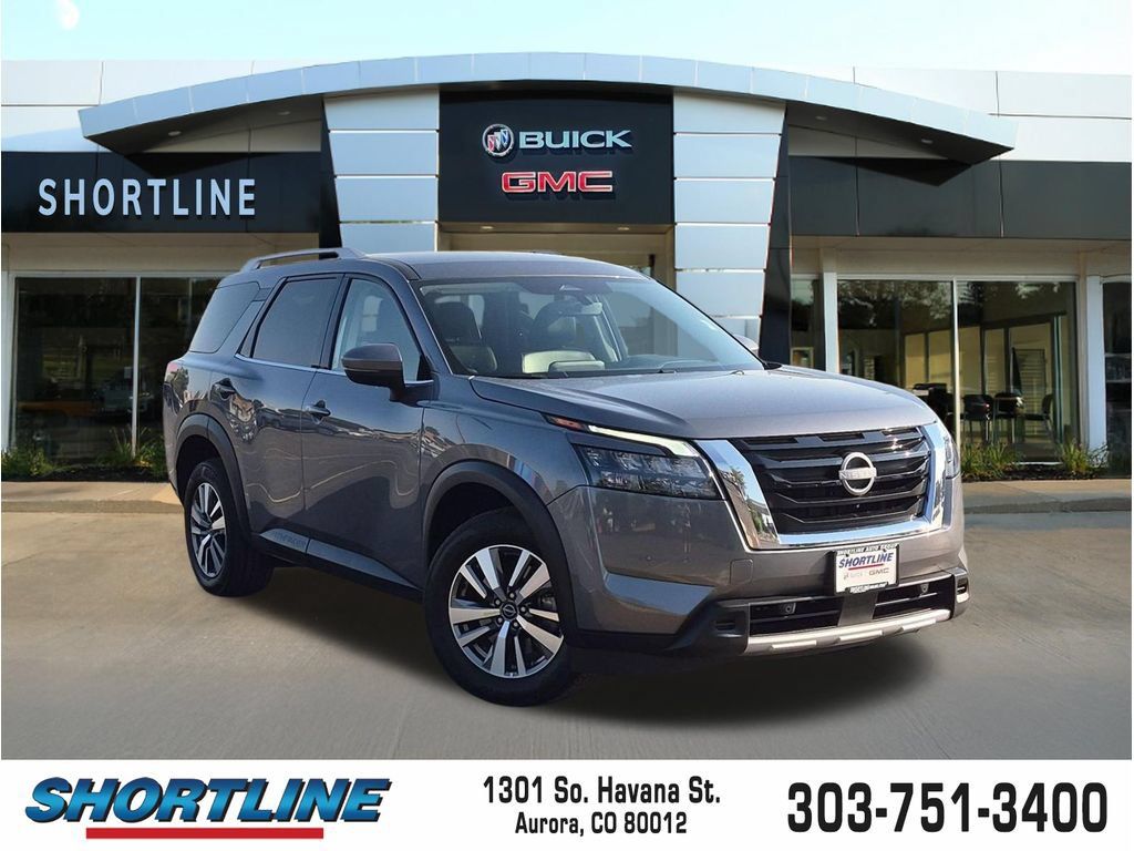 Used 2025 Nissan Pathfinder SL AWD/4WD image 1