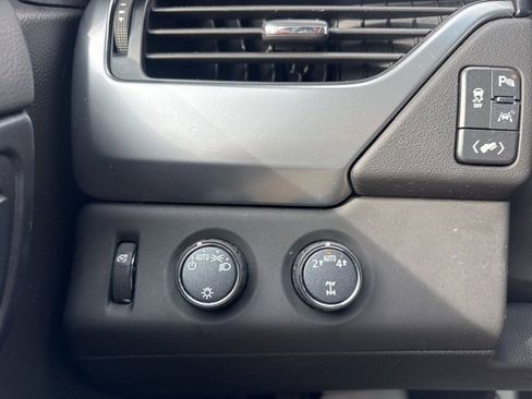 Used 2019 Chevrolet Suburban LT image 28