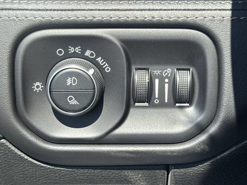 Used 2020 RAM 1500 Limited w/ Black Appearance Package AWD/4WD image 45