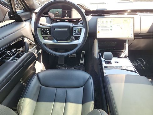 Used 2025 Land Rover Range Rover SE AWD/4WD image 4