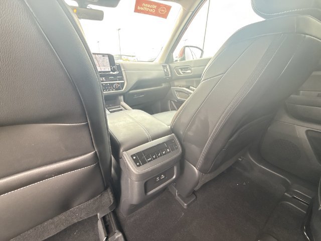 Certified 2024 Nissan Pathfinder SL w/ Black Appearance Package AWD/4WD image 19