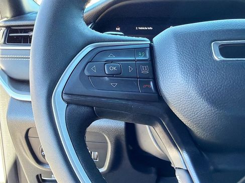 Used 2023 Jeep Grand Cherokee L Laredo image 35