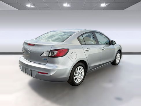 Used 2013 MAZDA MAZDA3 i Touring w/ Preferred Equipment Pkg FWD image 9