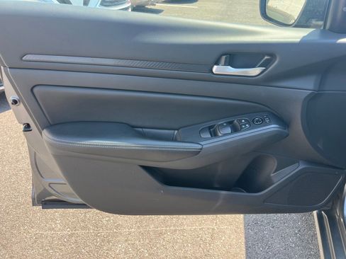 Used 2025 Nissan Altima 2.5 SV FWD image 18