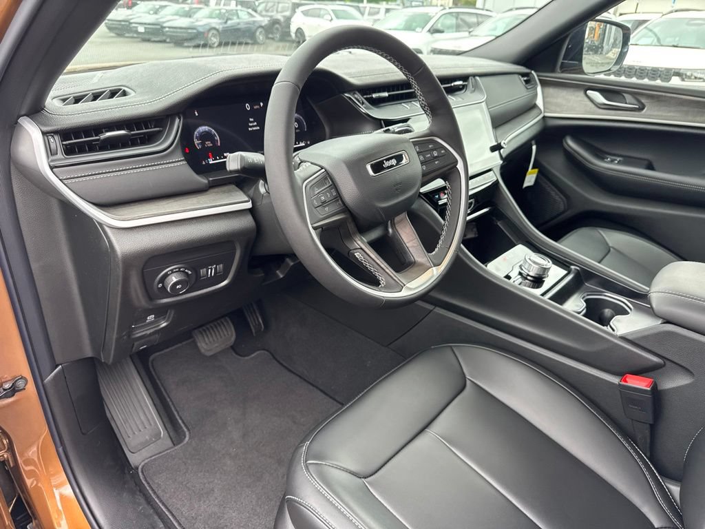 New 2026 Jeep Grand Cherokee L Limited w/ MOPAR Finishing Package AWD/4WD image 10