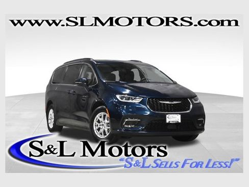 Used 2022 Chrysler Pacifica Touring-L image 1