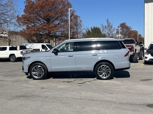New 2025 Lincoln Navigator Reserve image 2