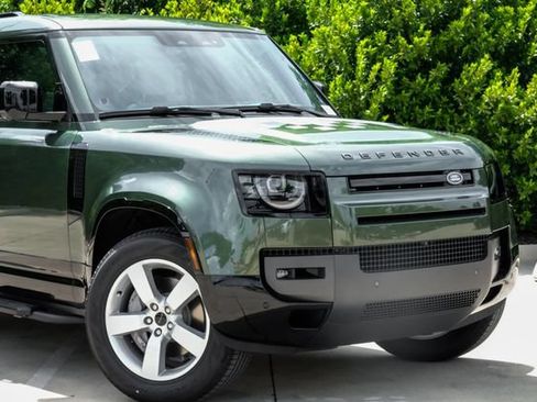New 2026 Land Rover Defender 130 X-Dynamic SE AWD/4WD image 9