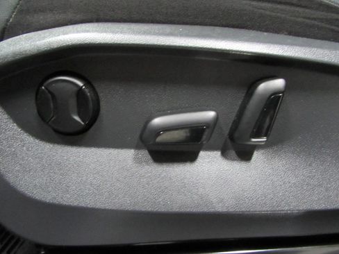 Used 2023 Volkswagen Tiguan SE R-Line FWD image 23