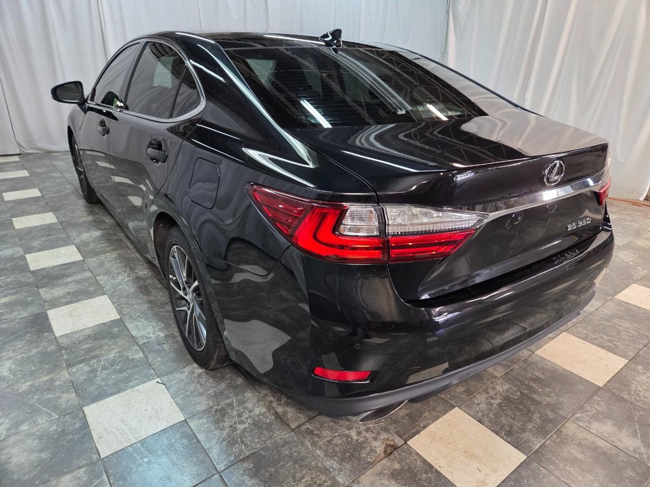 Used 2018 Lexus ES 350 w/ Luxury Package w/Wood Trim FWD image 6