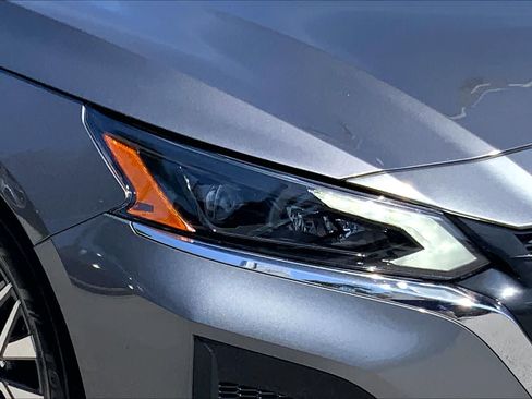 Used 2024 Nissan Altima 2.5 SV FWD image 23