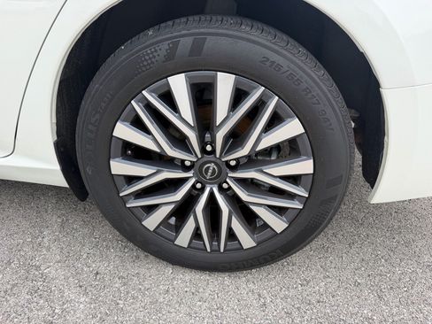 Used 2024 Nissan Altima 2.5 SV w/ SV Premium Package FWD image 22