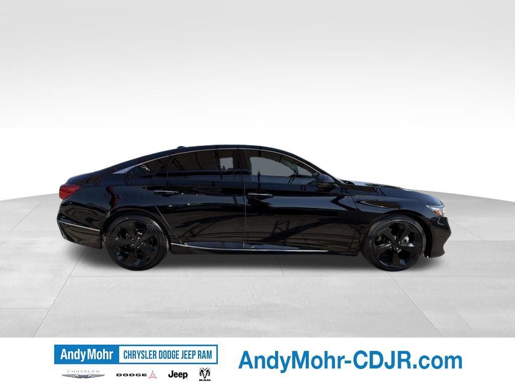 Used 2018 Honda Accord Touring image 8
