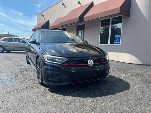Used 2019 Volkswagen Jetta GLI image 2