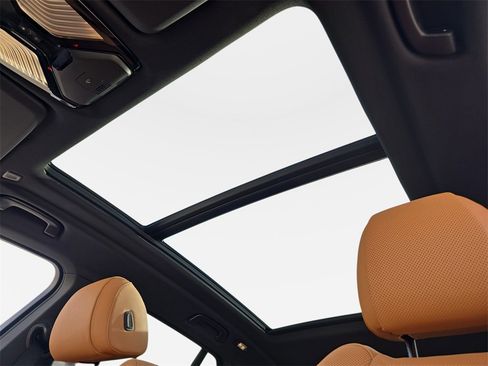 Used 2025 BMW X5 xDrive50e image 33