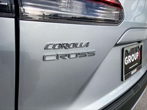 Used 2025 Toyota Corolla Cross XLE w/ Convenience Package FWD image 31