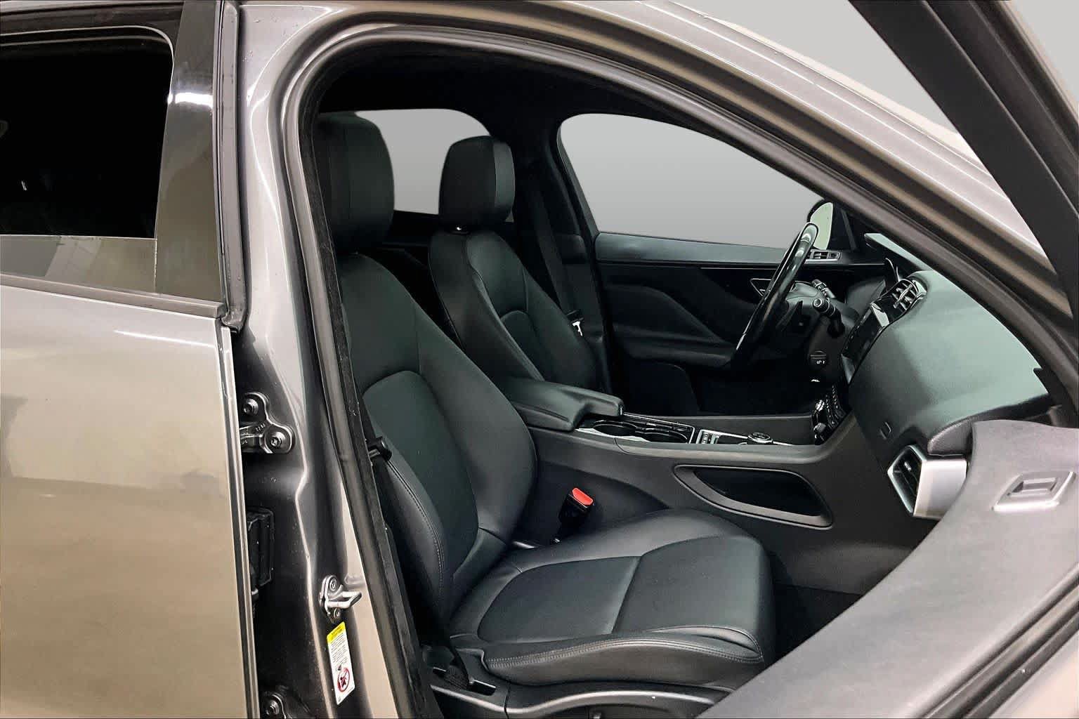 Used 2017 Jaguar F-PACE Premium AWD/4WD image 9