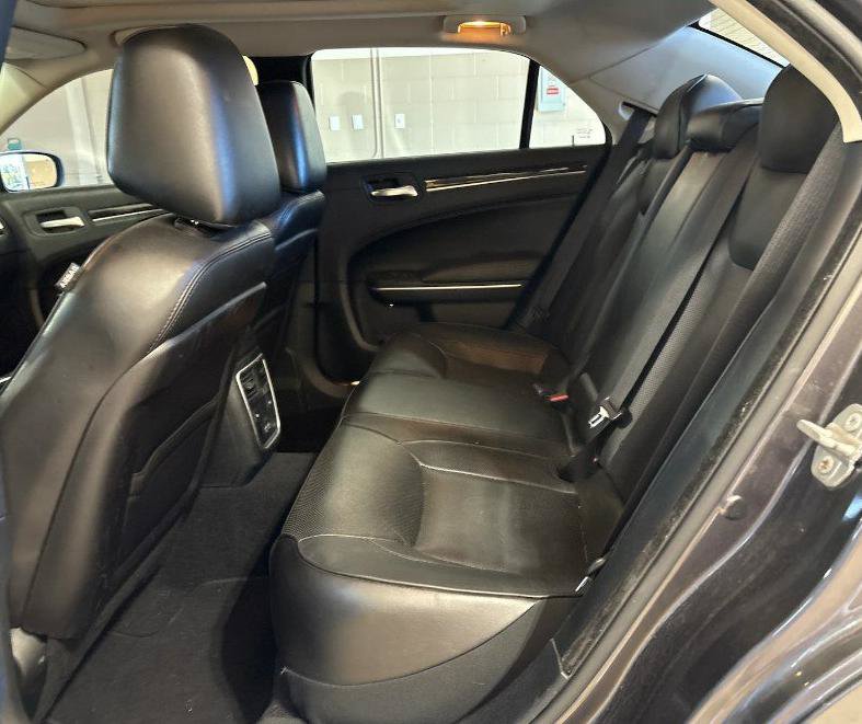 Used 2020 Chrysler 300 Limited RWD image 5