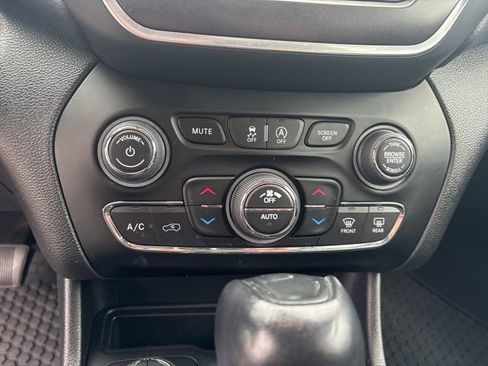 Used 2022 Jeep Cherokee Trailhawk w/ Sun, Sound & Nav Group image 56