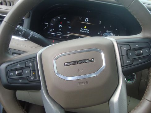 Used 2024 GMC Yukon Denali w/ Max Trailering Package image 9