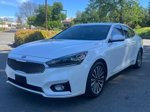 Used 2017 Kia Cadenza Premium image 1