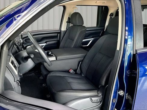 Used 2017 Nissan Titan SV AWD/4WD image 19