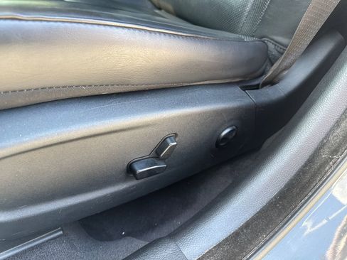 Used 2018 Chrysler 300 Limited RWD image 21