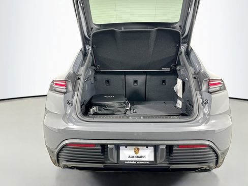 Certified 2025 Porsche Macan 4 Electric image 18