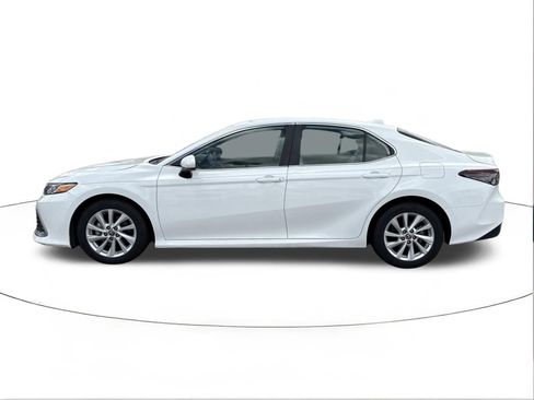 Used 2024 Toyota Camry LE image 6
