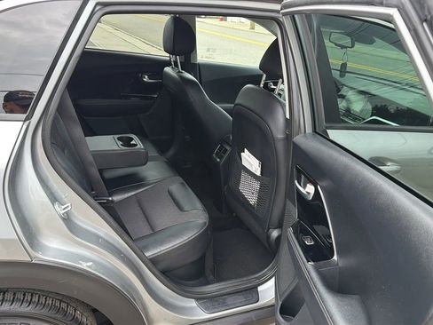 Used 2022 Kia Niro EX FWD image 31