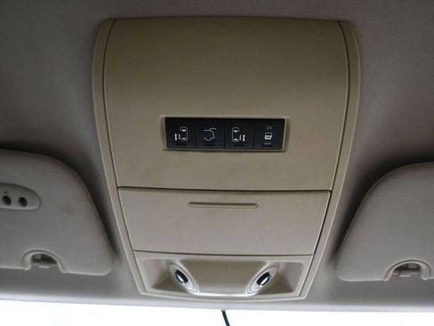 Used 2014 Chrysler Town & Country Touring image 24