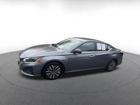 Used 2025 Nissan Altima 2.5 SV FWD image 6
