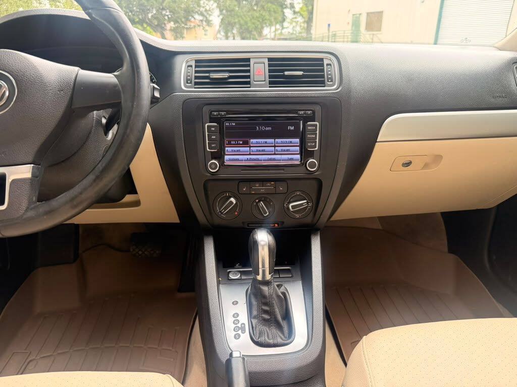 Used 2014 Volkswagen Jetta SE FWD image 15