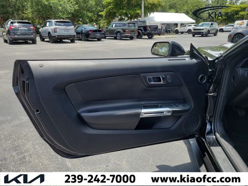 Used 2017 Ford Mustang Coupe RWD image 15