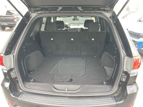 Used 2019 Jeep Grand Cherokee Laredo image 22