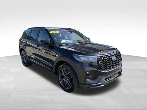 Used 2025 Ford Explorer ST-Line w/ ST-Line Street Pack AWD/4WD image 8