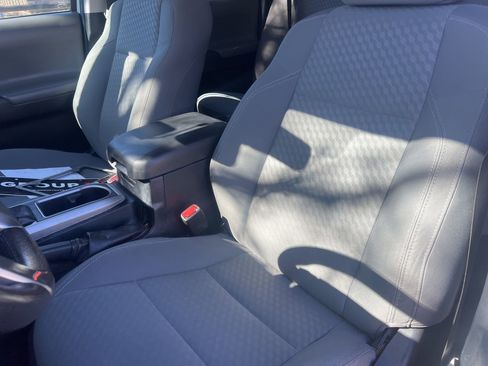 Used 2020 Toyota Tacoma SR5 image 12