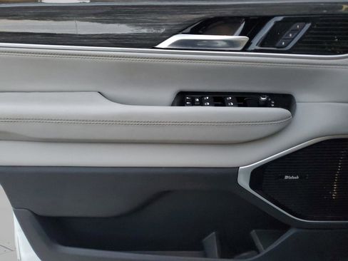 Certified 2022 Jeep Wagoneer Series III w/ Premium Group I AWD/4WD image 12