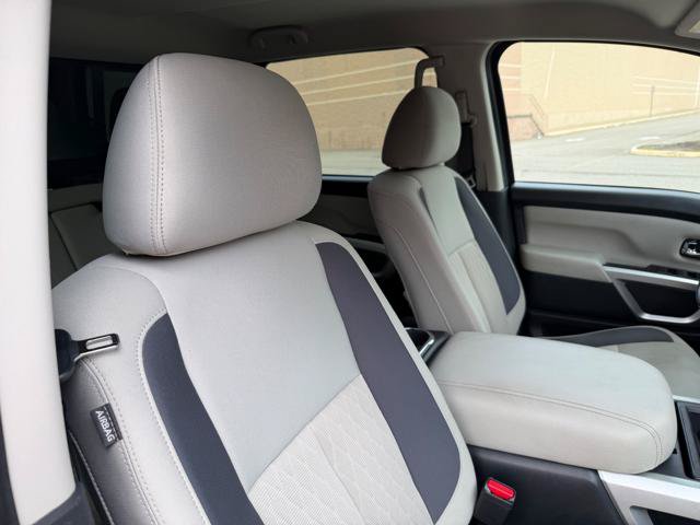 Used 2020 Nissan Titan SV w/ SV Convenience Package AWD/4WD image 15