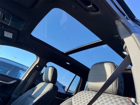 Used 2025 GMC Acadia Denali image 32