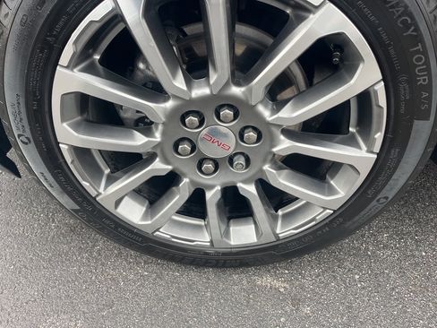 Used 2021 GMC Acadia Denali w/ Denali Ultimate Package image 9