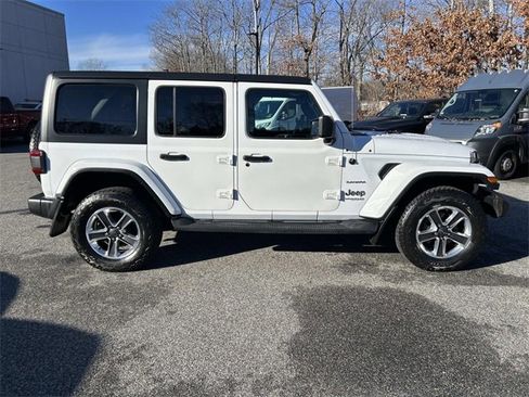 Used 2018 Jeep Wrangler Unlimited Sahara image 2